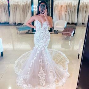 Factory Made Strapless V plunging fit and flare Beading Bridal Dresses 