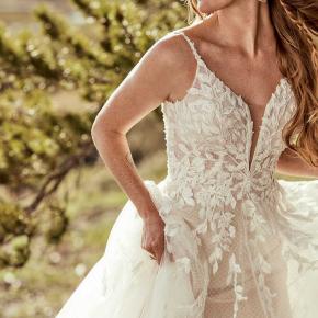 V Neckline Laser Leaf Lace Wedding Dress  WD342