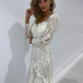 Long Sleeve Heavy Beading Lace Destination Backless Bridal Dress 